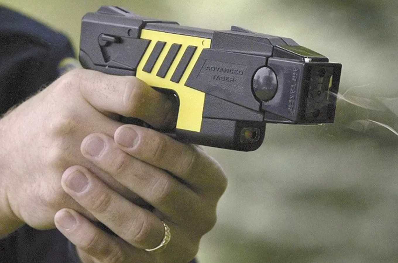 El uso de pistolas Taser podría comenzar en dos meses - EntreMedios